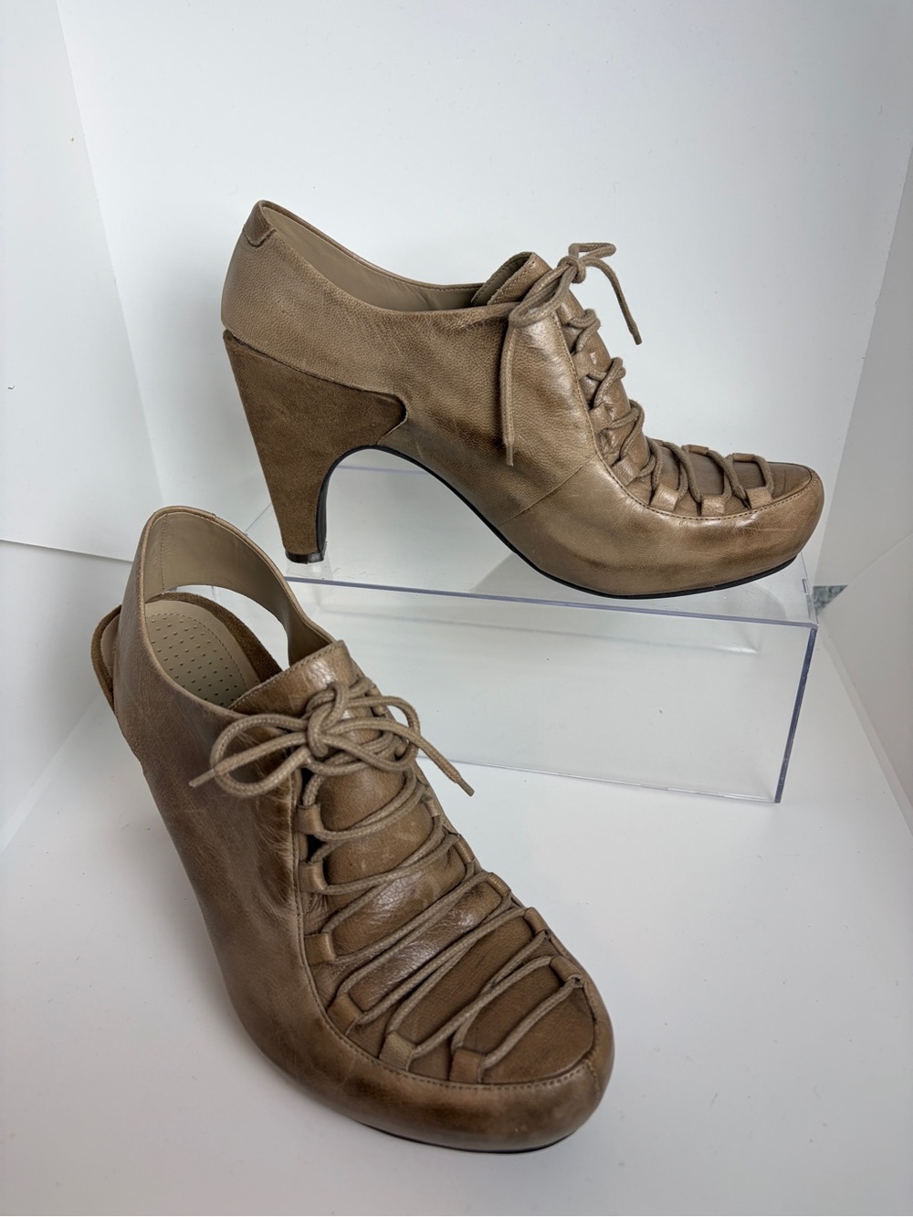 Tsubo Nabu Lace-Up Leather Slingback Heeled Pumps in Mid-Brown; Women’s Size 9